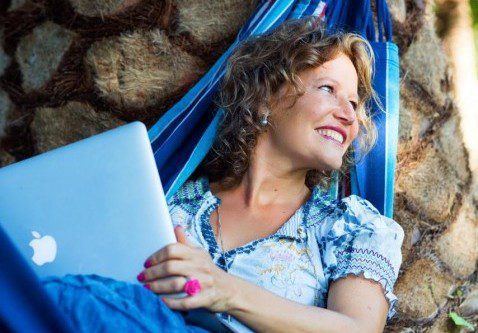 Esther Jacobs – the NO EXCUSES LADY: speaker, author, book writing coach, digital nomad