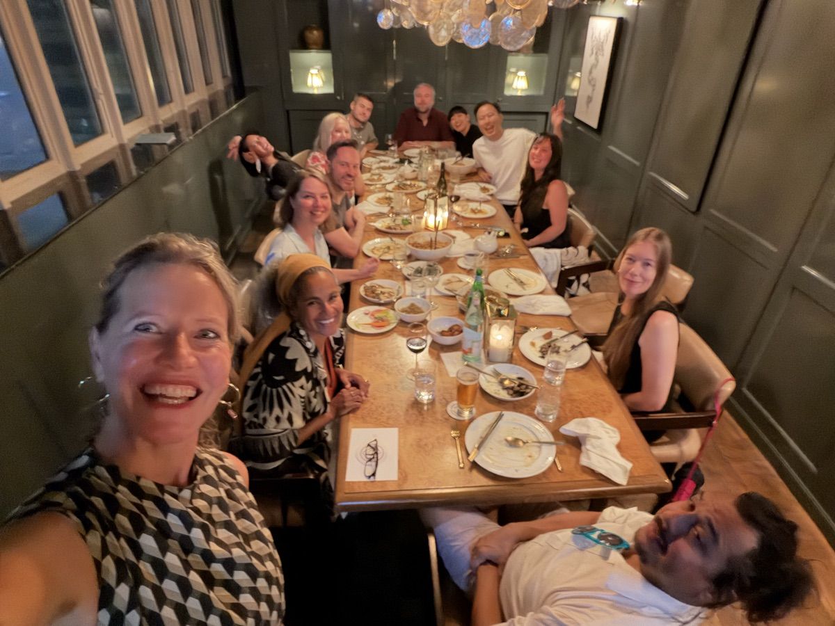 Diner met ondernemers van de Dynamite Circle in Soho House, Hongkong Diner met ondernemers van de Dynamite Circle in Soho House, Hongkong